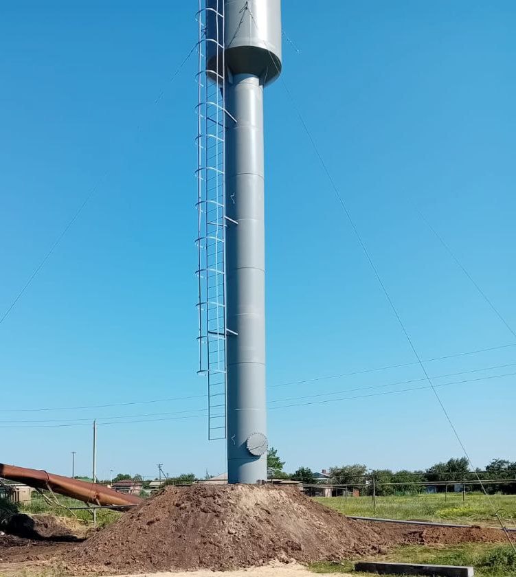 В Каменке установили новую водонапорную башню Рожновского