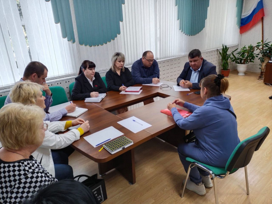 Глава Самойловского района провел личный прием участников СВО и членов их семей