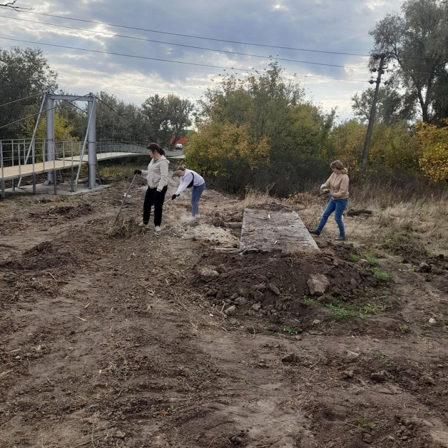 Коллектив ЦДТ присоединился к месячнику по благоустройству