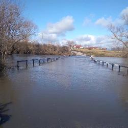 Низководные мосты остаются затоплены, но уже заметен спад воды