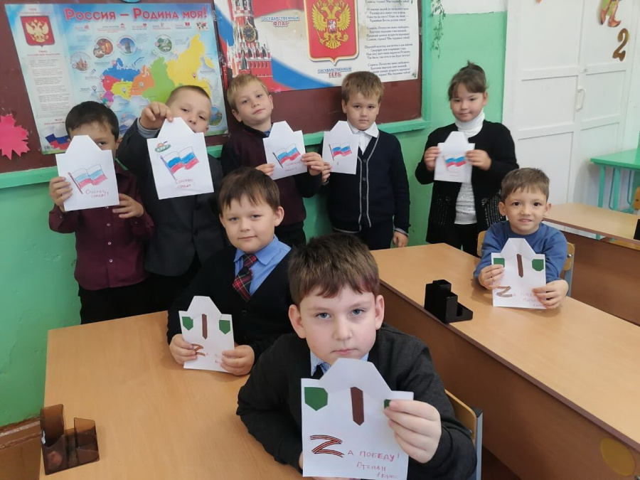 Школьники из Святославки написали письма российским воинам