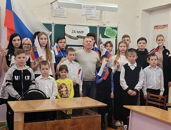 Школьники из Полоцкого встретились с участником СВО