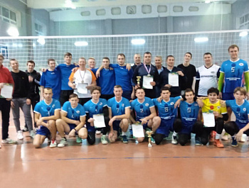 На базе ФОК «Молодежный» в с. Святославка состоялся турнир по волейболу