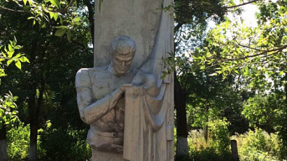 Памятник погибшим в Великой Отечественной войне (с. Ольшанка)