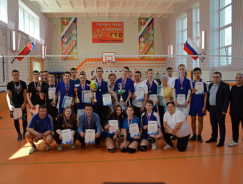 В Самойловской средней школе завершился турнир по волейболу