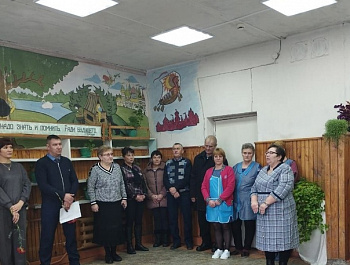 На кануне праздника Дня Героев Отечества в Николаевской школе прошла церемония, посвящённая открытию мемориальной доски её выпускнику Погорелову А.С.