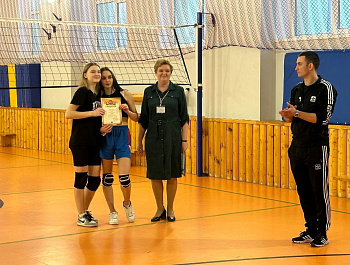 Товарищеская встреча по волейболу прошла в СОШ №1 р.п. Самойловки